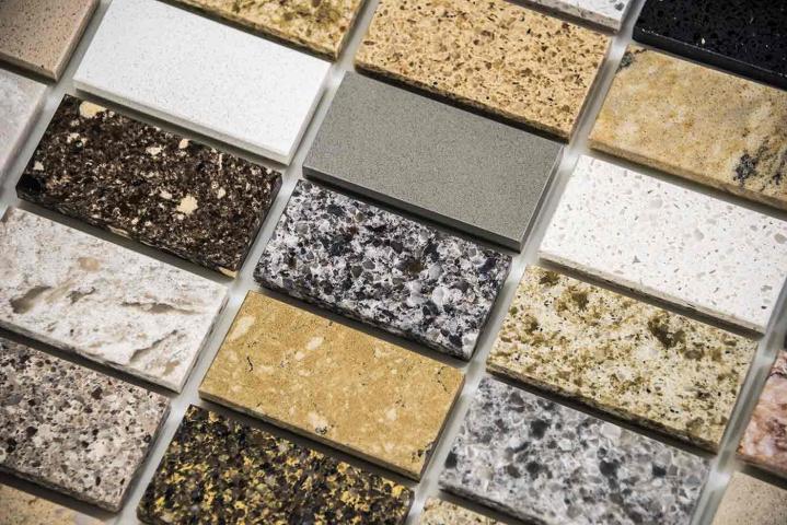 Budget optimisé grâce aux retailles de granite et de quartz.